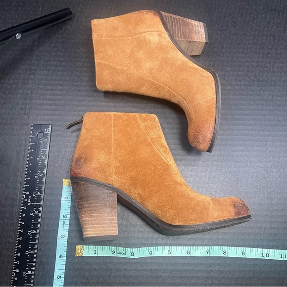 Vince Camuto Light Brown distressed suede booties 5.5M 3” heels PRICE VERY FIRM! - Picture 7 of 14